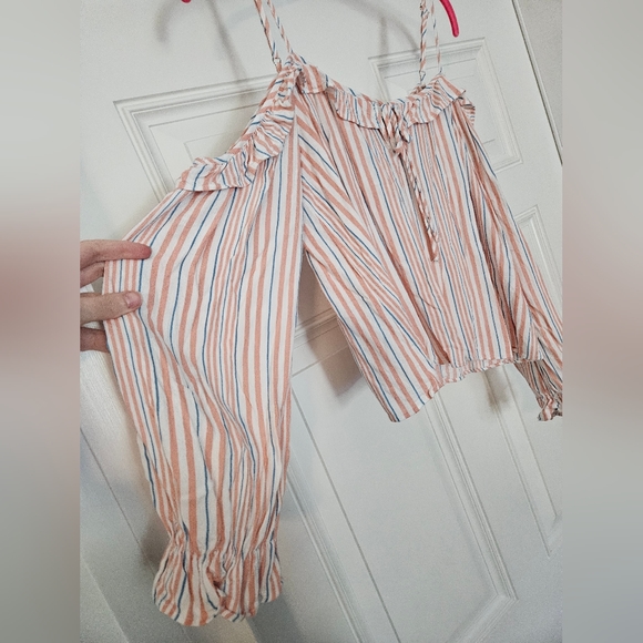 Forever21 top size Medium.        A - Picture 6 of 8